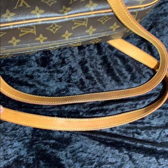Authentic Louis Vuitton Cite GM - Picture 14 of 15